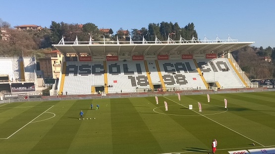 Serie B: il Genoa punta alla vetta, l’Ascoli sale a 42