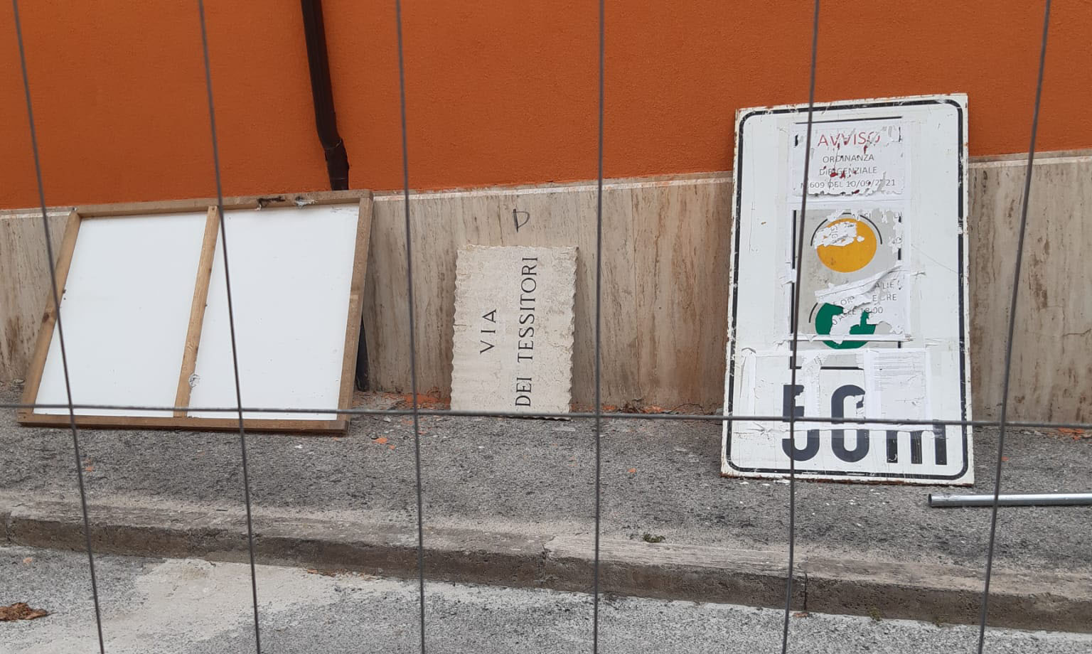Stemmi e targhe che vanno e vengono: ad Ascoli la toponomastica è da rivedere Stemmi e targhe che vanno e vengono: ad Ascoli la toponomastica è da rivedere