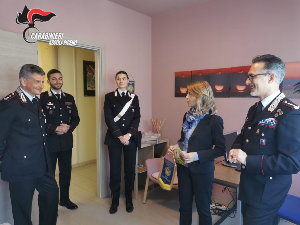 Festa della Donna, gli auguri speciali dell’Arma dei Carabinieri <span> (Video e foto)