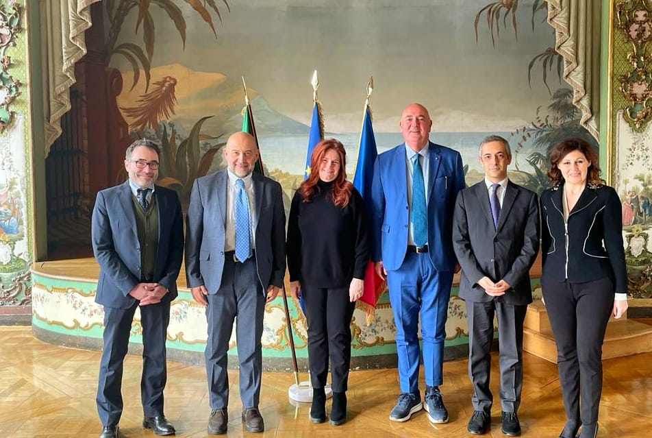L’assessore Antonini incontra l’ambasciatrice D’Alessandro a Parigi: «Sul tavolo iniziative per rafforzare l’asse strategico tra Marche e Francia»