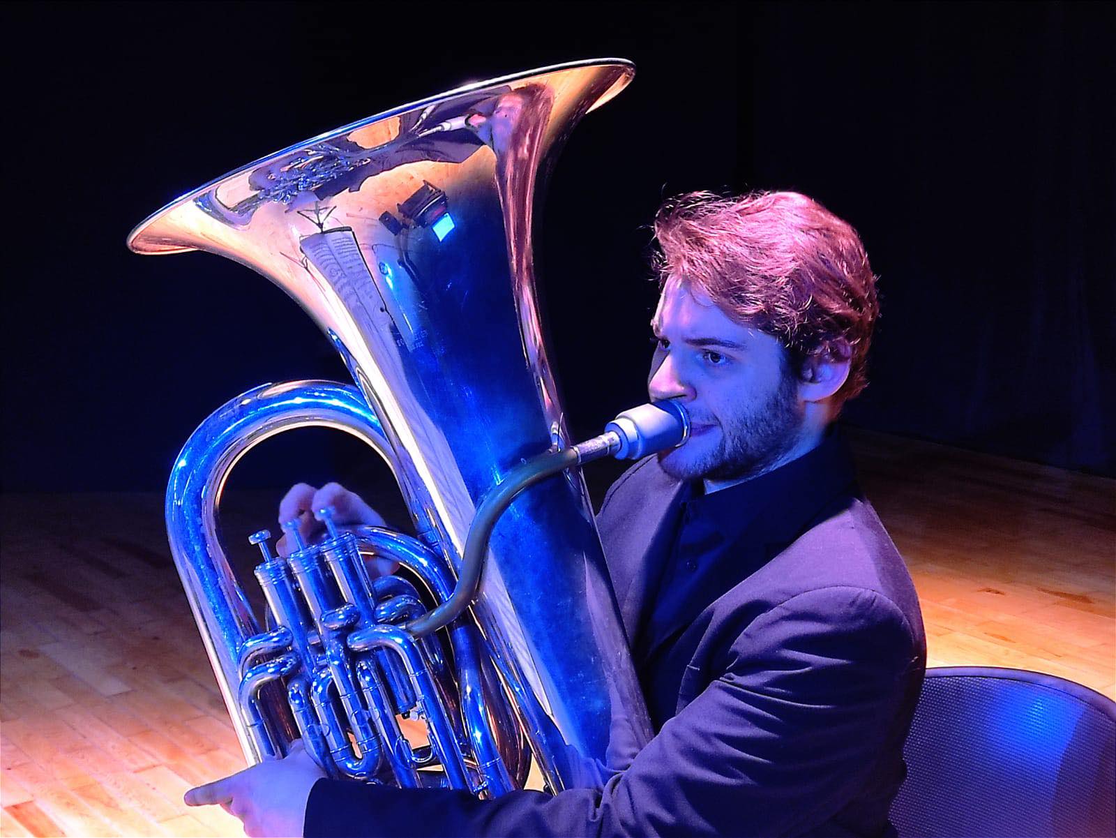 Il concertista marchigiano Gianmario Strappati incanta centinaia di giovani a Madrid Il concertista marchigiano Gianmario Strappati incanta centinaia di giovani a Madrid