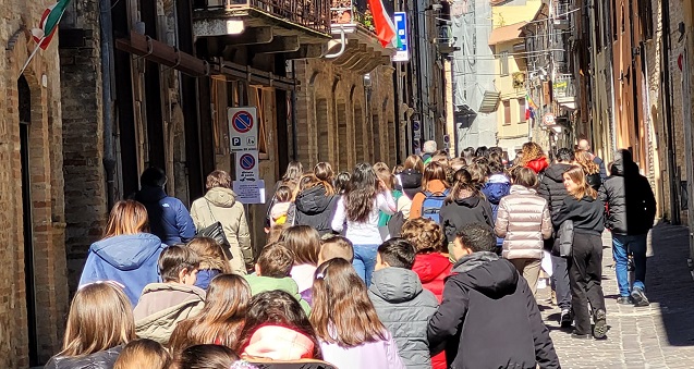 Anche i “sindaci junior” alla Marcia della Pace di Appignano Anche i “sindaci junior” alla Marcia della Pace di Appignano