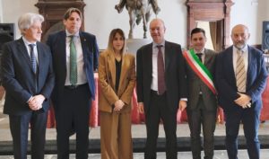 Il ministro dell’Istruzione Valditara ai sindaci del cratere incontrati ad Ascoli: «Aumentate le risorse per le scuole, finalmente una riposta concreta» <span> (Video e foto) Il ministro dell’Istruzione Valditara ai sindaci del cratere incontrati ad Ascoli: «Aumentate le risorse per le scuole, finalmente una riposta concreta» <span> (Video e foto)