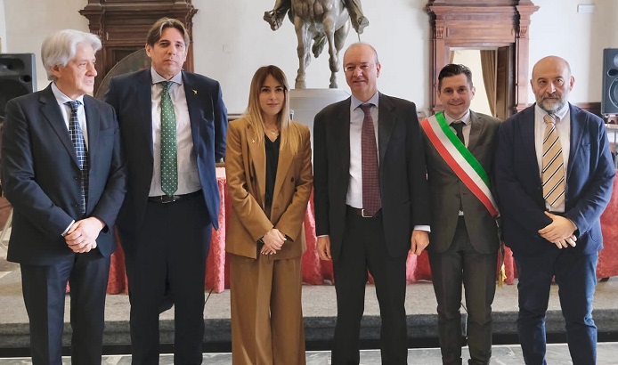 Il ministro dell’Istruzione Valditara ai sindaci del cratere incontrati ad Ascoli: «Aumentate le risorse per le scuole, finalmente una riposta concreta» <span> (Video e foto)