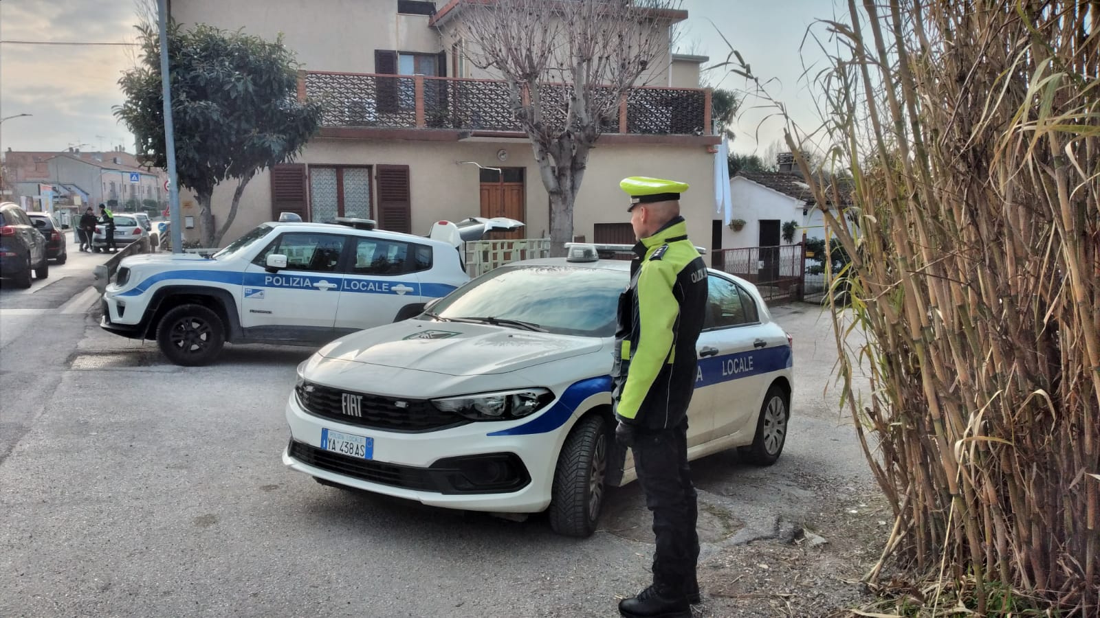Girava con l’auto sequestrata e non aveva patente, assicurazione e revisione: 4.500 euro di multa e denuncia