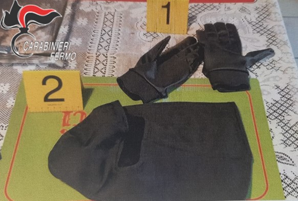 Sesso a pagamento finisce in rapina: fugge in bici, viene raggiunto a casa e portato in carcere