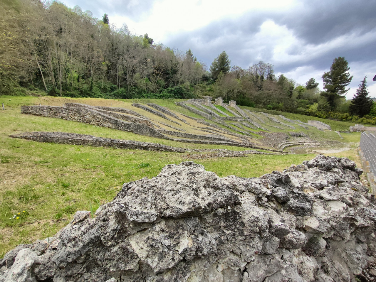 Teatro romano (quasi) sempre chiuso, perché? <span> (Le foto) Teatro romano (quasi) sempre chiuso, perché? <span> (Le foto)