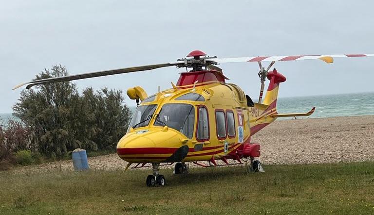 Giovane accoltellato a Lido Tre Archi: è grave, trasportato al “Torrette”