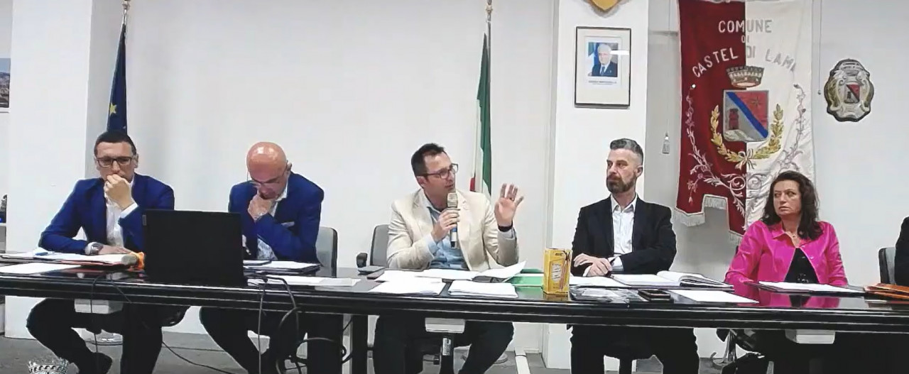 Il Bochicchio-bis debutta in Consiglio con una originale giunta “a rotazione”