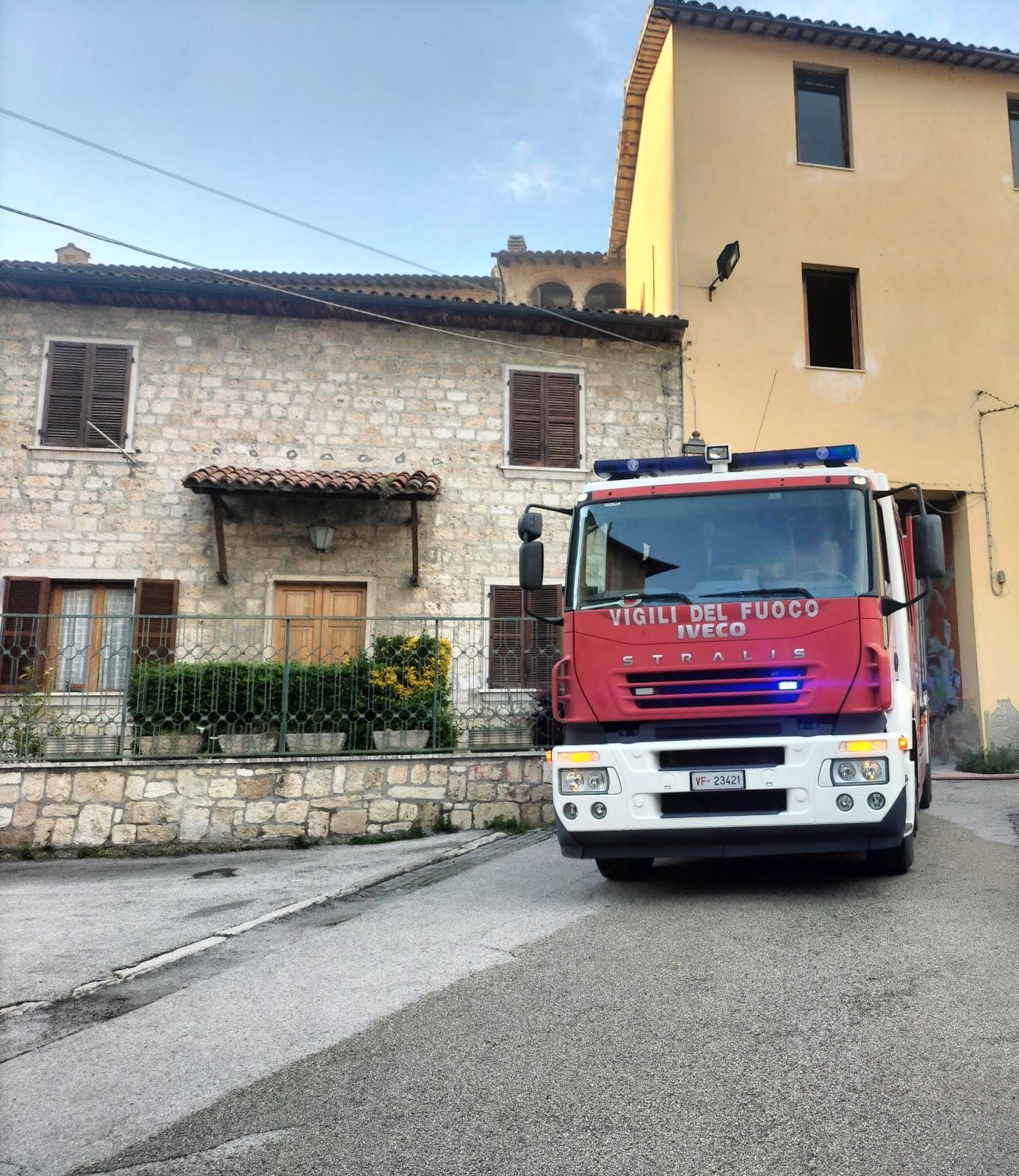 Ancora un incendio nell’ex convento di San Domenico, dismesso e facilmente accessibile <span> (Video e foto)