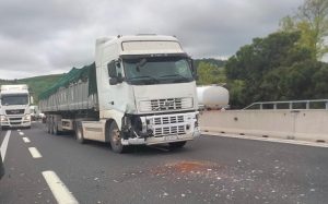 Altro incidente, stessa zona, ancora sulla A14: due tir e due auto coinvolti in un tamponamento, ferito un 40enne Altro incidente, stessa zona, ancora sulla A14: due tir e due auto coinvolti in un tamponamento, ferito un 40enne