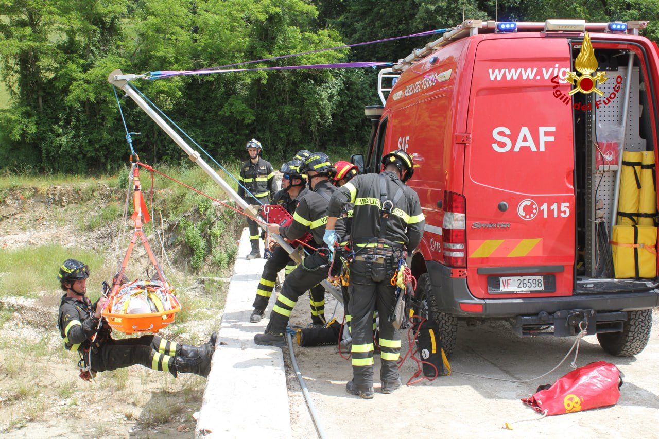 E’ un’esercitazione, ma i Vigili del fuoco trovano un ordigno reale