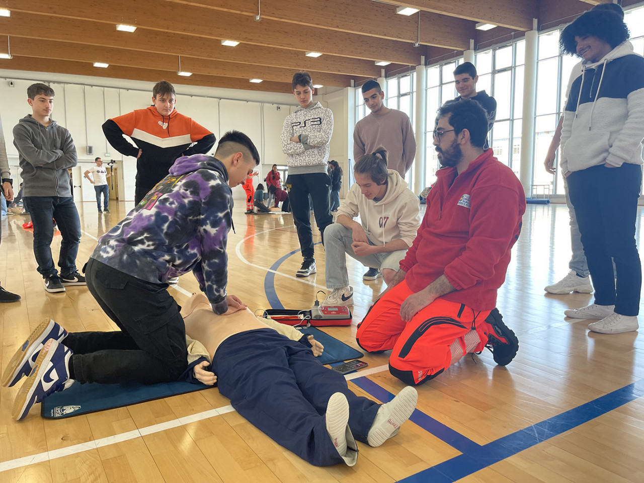 “LifeGenZ”, corsi di rianimazione a scuola: a lezione con cellulari e nuove tecnologie