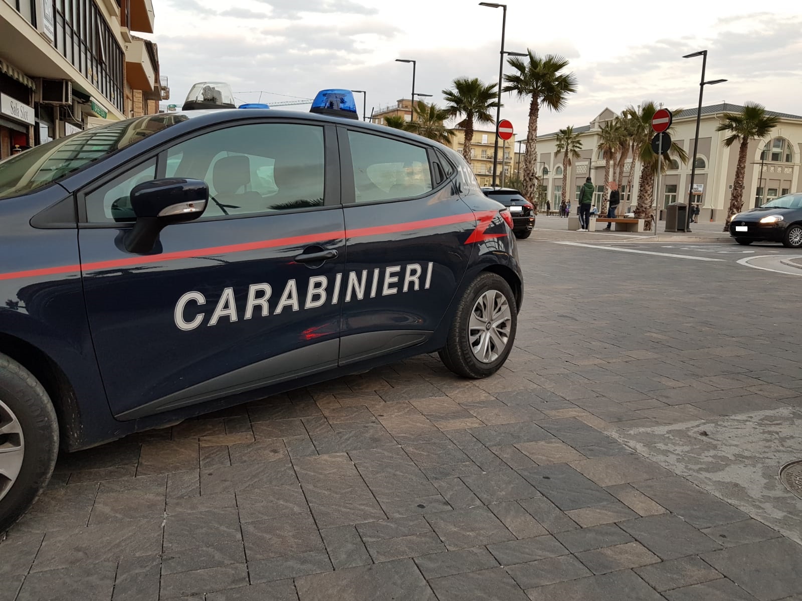 Compra un iPhone online ma scopre la truffa, i Carabinieri denunciano due persone