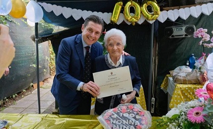 Auguri a “Nonna Nina” che compie 100 anni Auguri a “Nonna Nina” che compie 100 anni