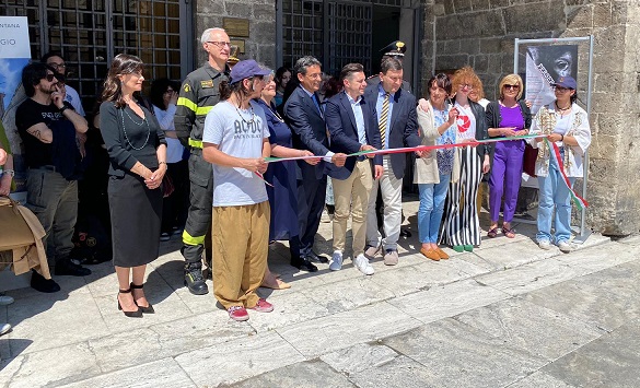 La condizione delle donne in Iran e in Europa: mostra a due mani Liceo Artistico-Polizia La condizione delle donne in Iran e in Europa: mostra a due mani Liceo Artistico-Polizia