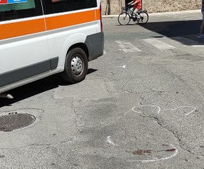 Attraversa la strada e viene investita: donna di 78 anni all’ospedale Attraversa la strada e viene investita: donna di 78 anni all’ospedale