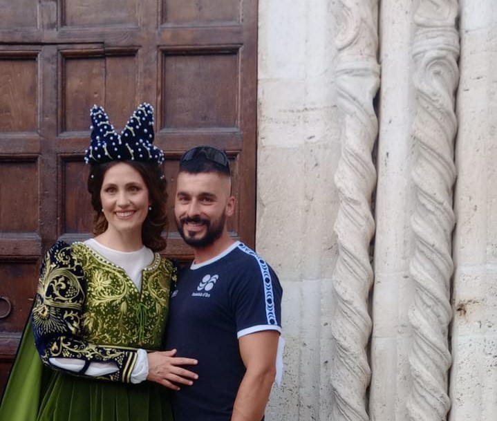 Quintana con sorpresa: proposta di matrimonio per la dama di Porta Solestà <span> (Video)