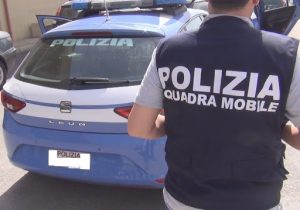 Spaccia droga mentre è ai domiciliari: 25enne finisce in carcere