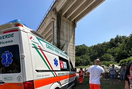 Giù dal cavalcavia di Acquasanta: tragica fine di un giovane di 32 anni