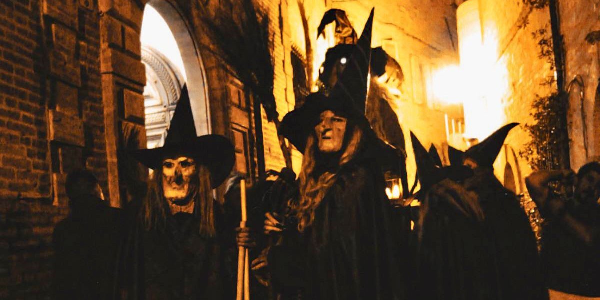 Il borgo incantato dove si sogna con le fiabe: al via ”La notte delle streghe e dei folletti” Il borgo incantato dove si sogna con le fiabe: al via ”La notte delle streghe e dei folletti”