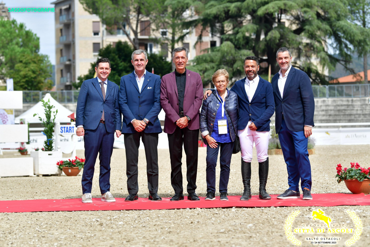 Al via il Concorso ippico “Città di Ascoli”: sociale, sport ed emozioni per il taglio del nastro Al via il Concorso ippico “Città di Ascoli”: sociale, sport ed emozioni per il taglio del nastro