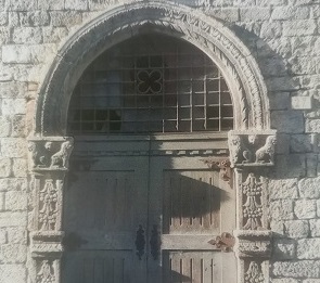 La “richiesta d’aiuto” di un portale del Quattrocento La “richiesta d’aiuto” di un portale del Quattrocento