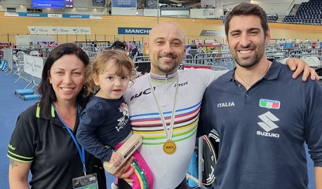Ciclismo velocità: il Team Ceci porta ad Ascoli una maglia iridata grazie al campione del mondo Dario Zampieri Ciclismo velocità: il Team Ceci porta ad Ascoli una maglia iridata grazie al campione del mondo Dario Zampieri