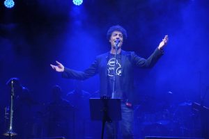 Max Gazzè trascina la piazza: una musica può fare…ballare <span> (Video e foto) </span>