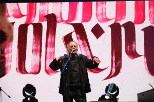 Vecchioni, il cantastorie ammalia e commuove: «Ascoli città meravigliosa» <span> (Video e foto) </span>