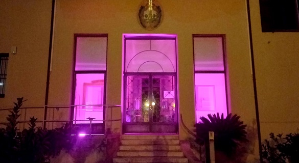 Ricerca contro il tumore al seno: Palazzo Ravenna si illumina di rosa Ricerca contro il tumore al seno: Palazzo Ravenna si illumina di rosa