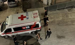 Sviene per il troppo alcol, ragazzina di 14 anni al Pronto Soccorso (Video) Sviene per il troppo alcol, ragazzina di 14 anni al Pronto Soccorso (Video)