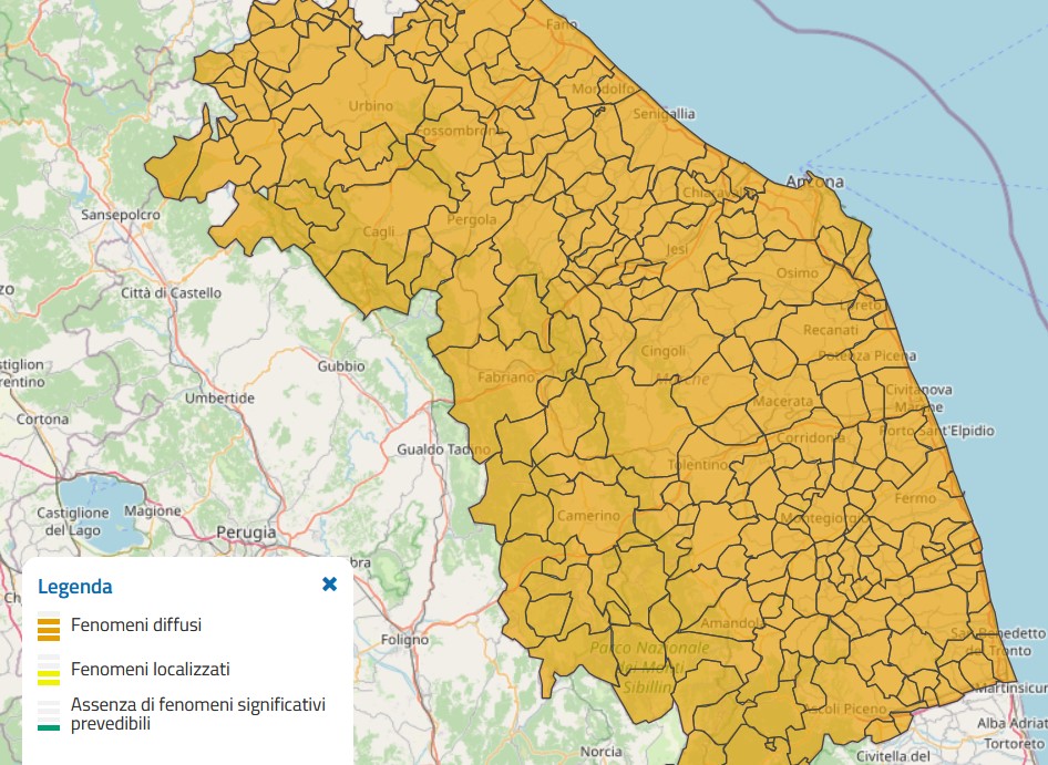 Vento, allerta arancione in tutte le Marche
