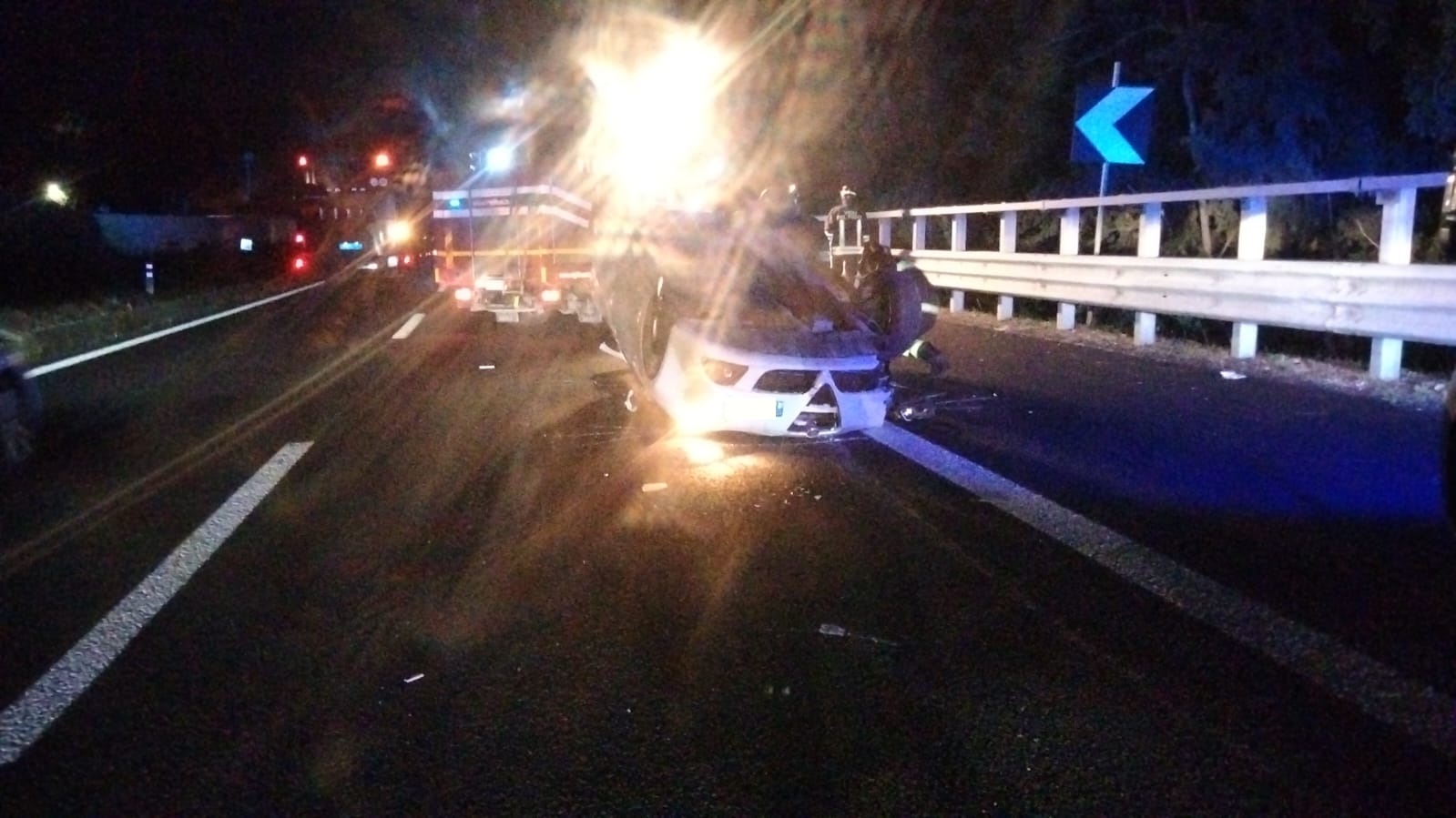Incidente in A14: auto ribaltata, tre veicoli coinvolti
