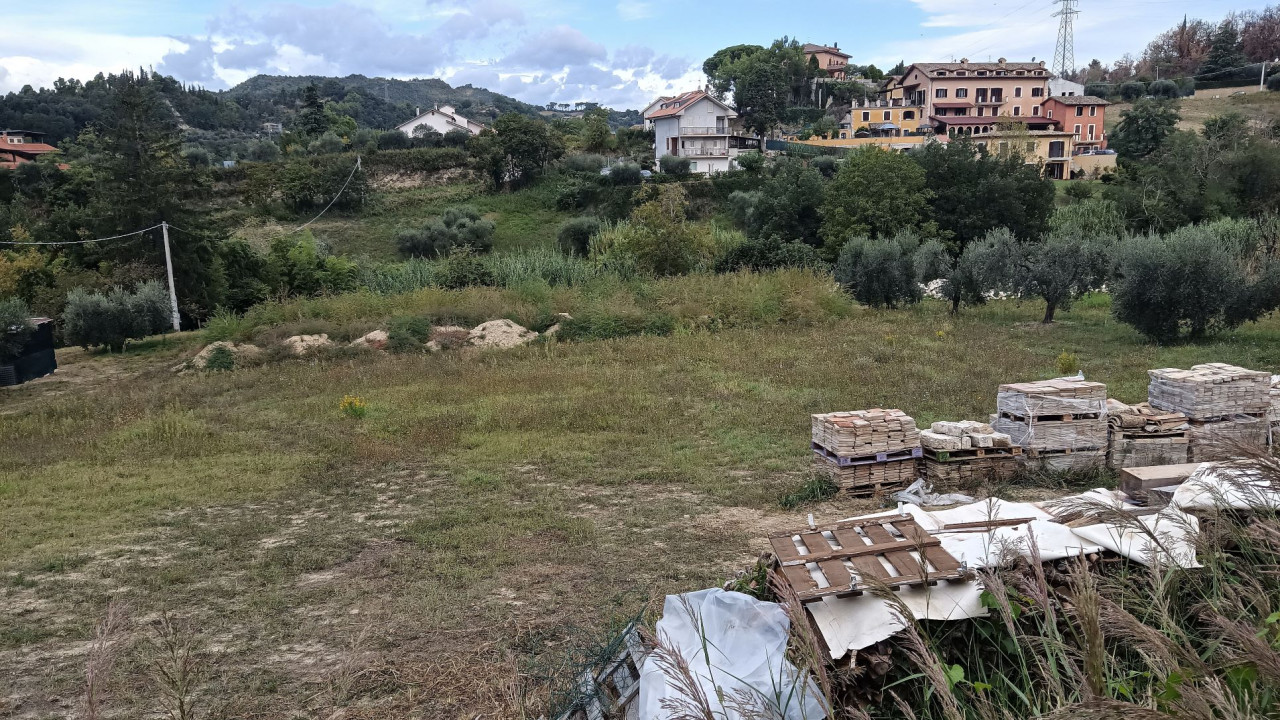 Vallevenere, il comitato denuncia: «Vogliono costruire al posto del verde»