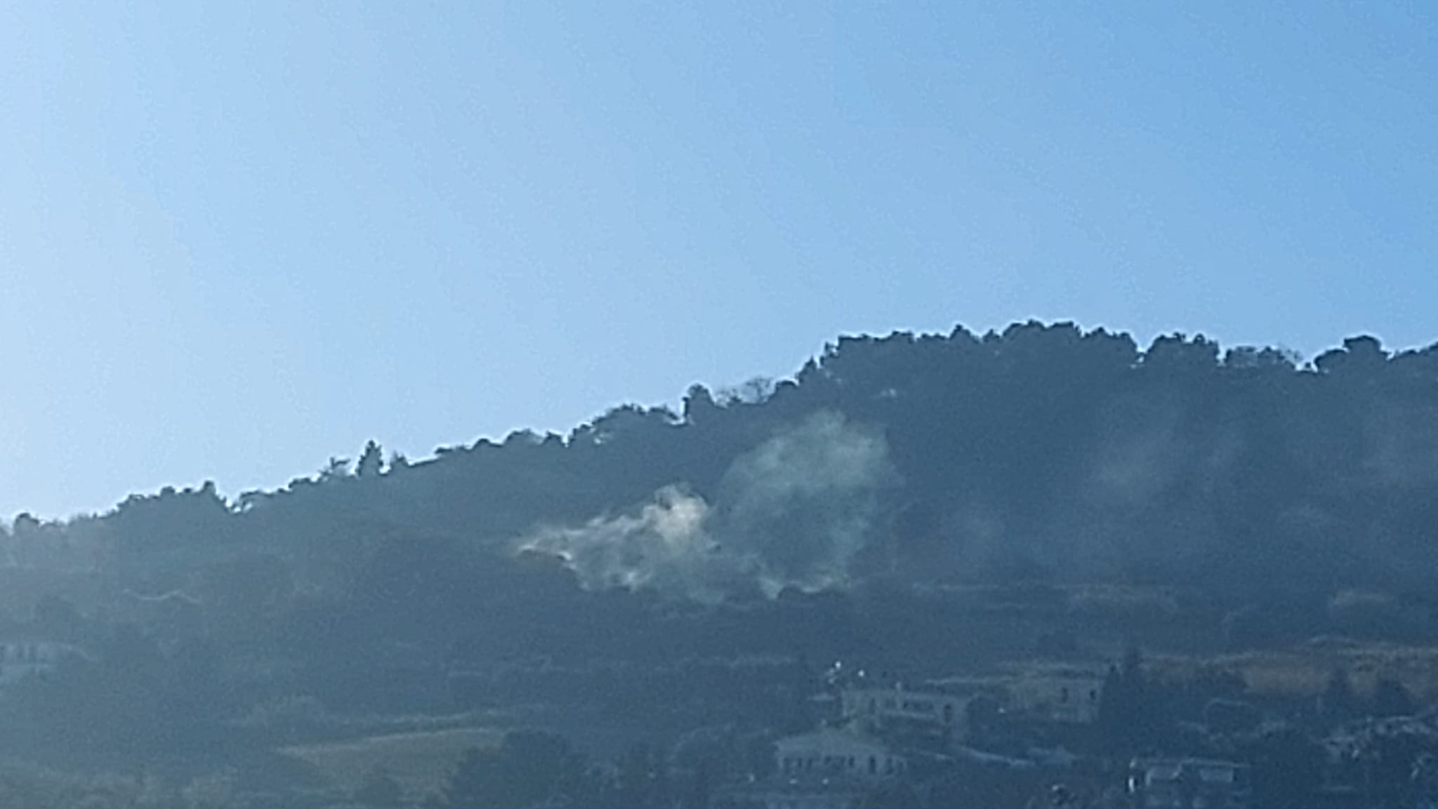 Ancora un incendio a Santa Lucia, subito spento dai Vigili del fuoco: si fa concreta l’ipotesi piromane