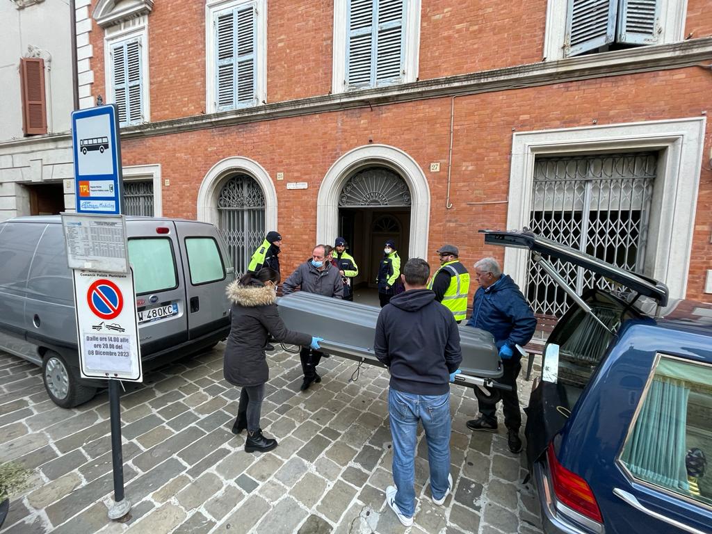 Scoperta choc in una casa del Corso: trovate morte due sorelle