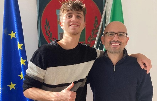 Altro fiore all’occhiello per Folignano: esce il nuovo singolo di Lorenzo Zucchetti
