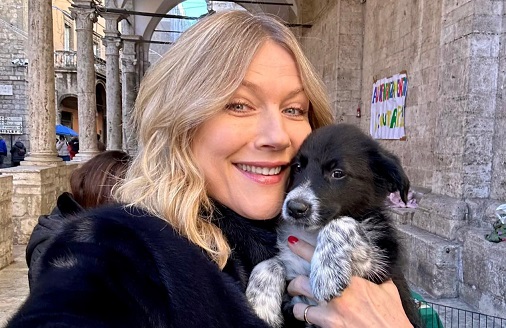 Natasha Stefanenko in aiuto dei cuccioli della Lac di Ascoli