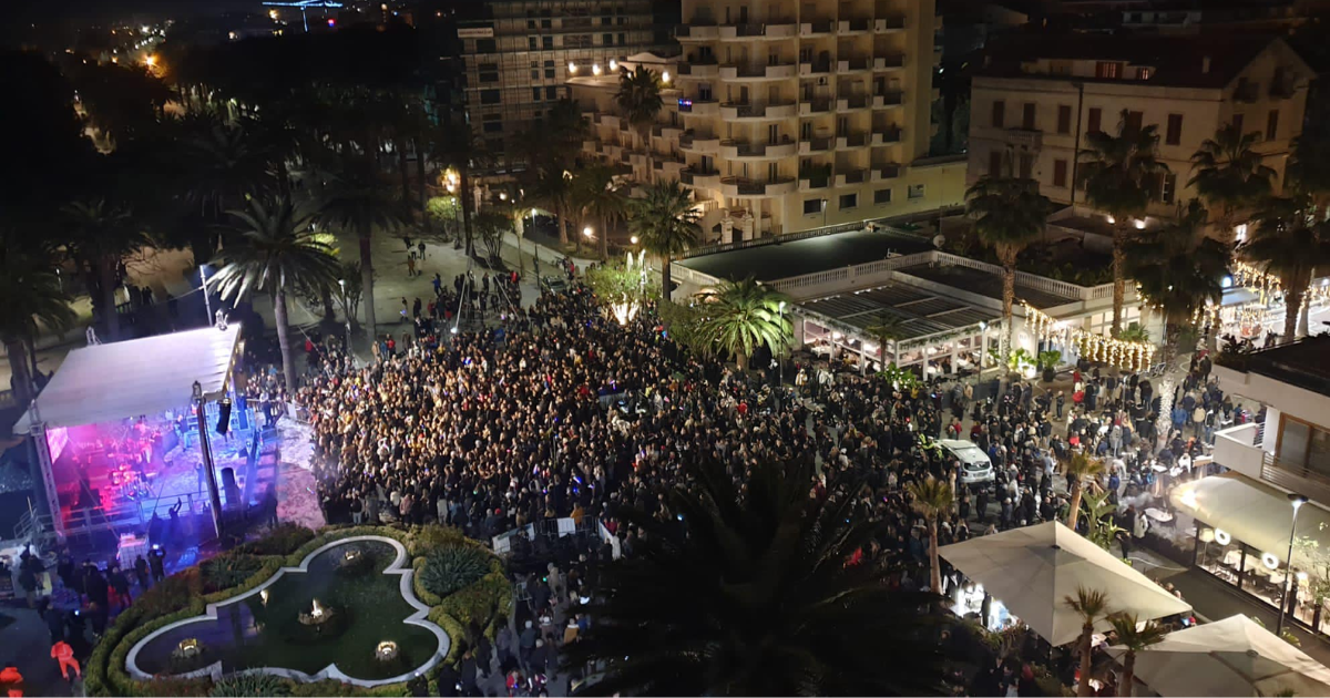 Capodanno Music Fest, dopo il “Bobodanno” anche Paolo Belli fa il pieno alla Rotonda <span> (Foto)