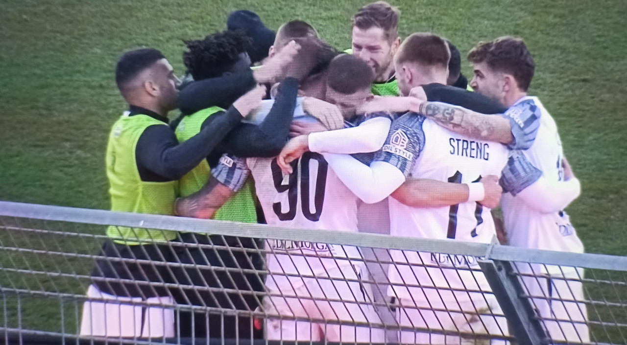 Como-Ascoli 0-2, colpaccio bianconero in riva al Lago: il decimo gol di Mendes e un’autorete regalano al Picchio tre punti pesantissimi