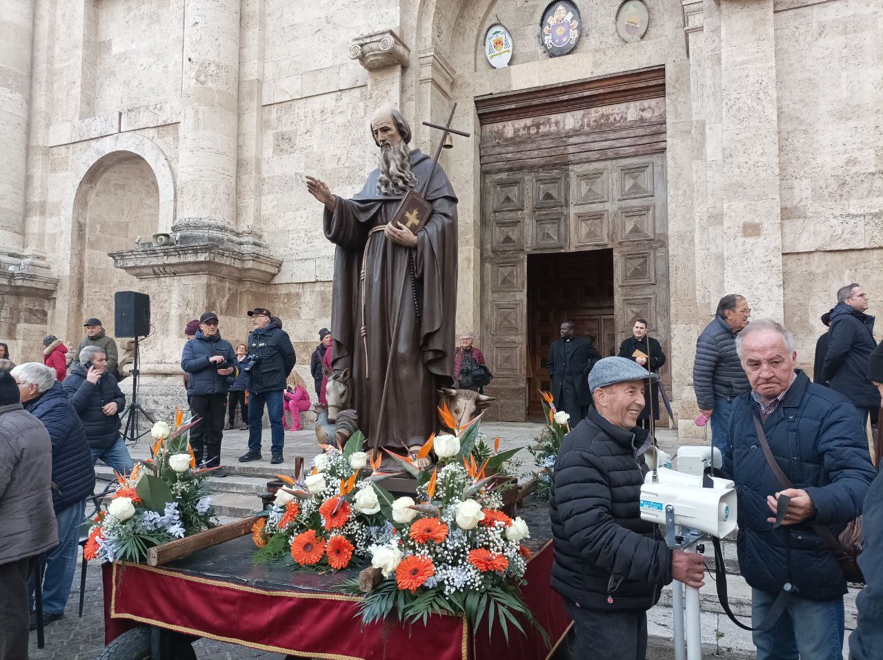 Sant’Antonio Abate tra gli animali ed i mezzi agricoli: «Segno dell’amore di Dio che vince tutto» <span> (Foto)