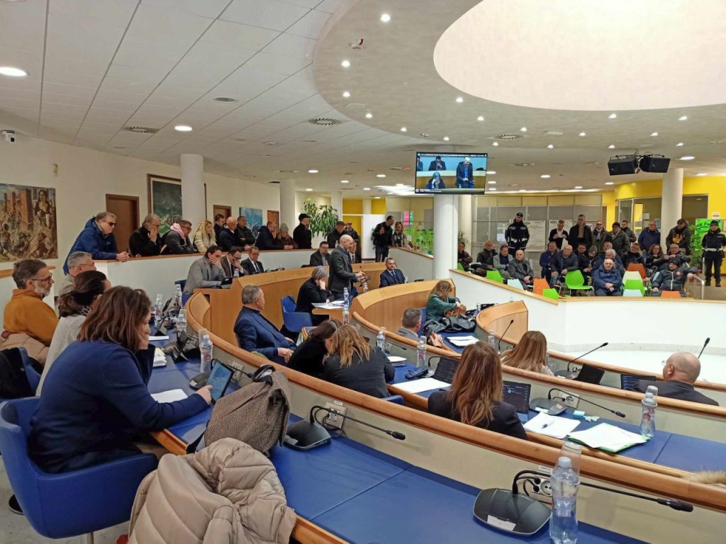I balneari in Consiglio per la proroga delle concessioni: «Serve un incontro con l’Amministrazione» <span> (Video)