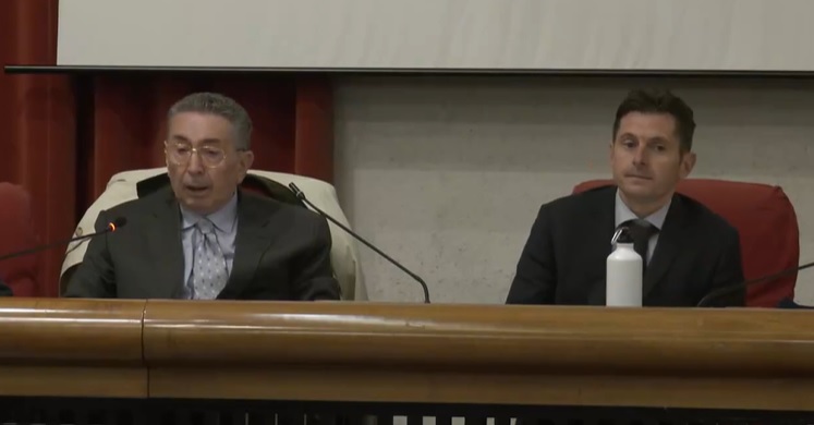 Parcheggi, l’Arengo procede verso il riscatto: sarà una società pubblico-privata a gestire la sosta