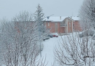 Fine settimana da brividi: raffiche di vento e mareggiate, neve a quote collinari