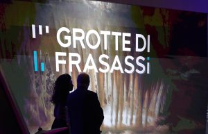Inaugurato a “Casa Sanremo” lo spazio dedicato alle Grotte di Frasassi Inaugurato a “Casa Sanremo” lo spazio dedicato alle Grotte di Frasassi