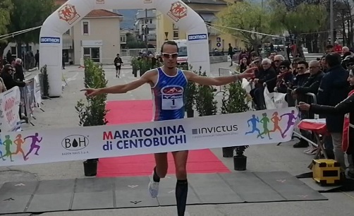 L’ascolano Stefano Massimi si impone alla Maratonina di Centobuchi L’ascolano Stefano Massimi si impone alla Maratonina di Centobuchi