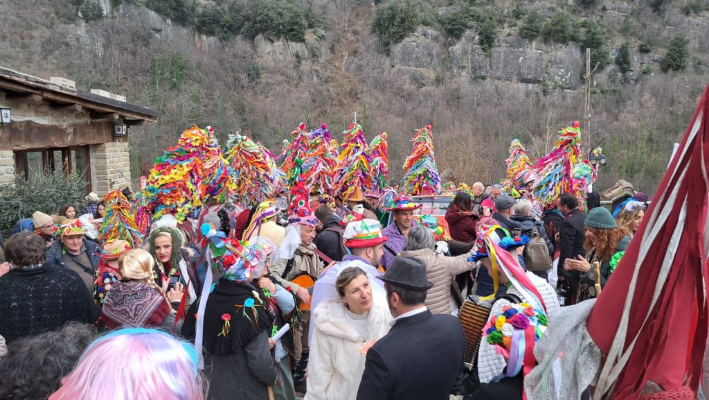 Il Carnevale degli Zanni fa ancora centro, successo ad Acquasanta <span> (Video e foto)