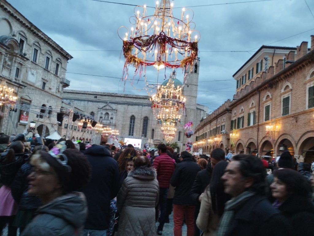 Il Carnevale di Ascoli non si guarda, si vive: numeri da record e tanto divertimento