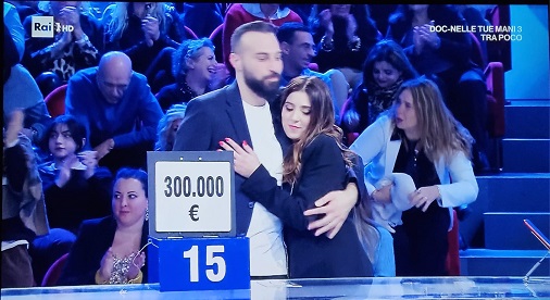 Affari tuoi”: l'ascolana Martina Fioravanti rischia di vincere 300.000  euro, e alla fine se ne porta a casa 40.000